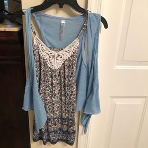 Set of top and sleeveless jacket. Girls medium.